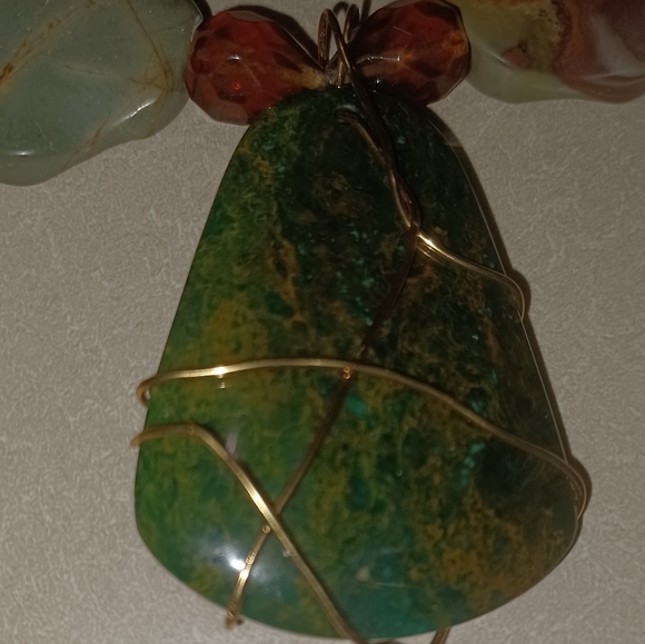 Artisan handcrafted Jasper and Jade statement necklace - Picture 5 of 8